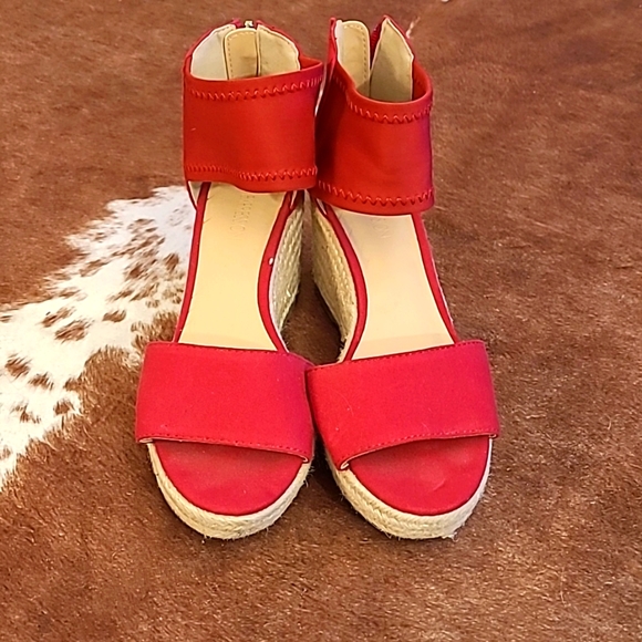 ⭐ Red Wedge Espadrilles / Heels With Zipper and Stretch Ankle Support Size 6 - Picture 2 of 10